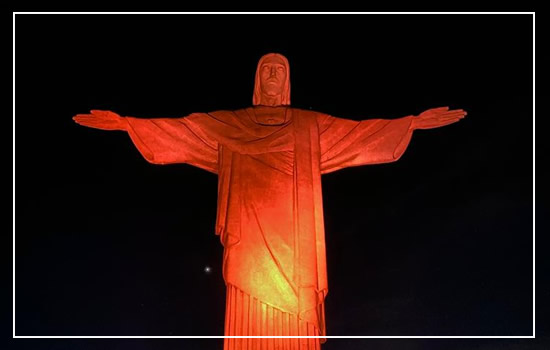 Cristo Redentor e Palácio Guanabara foram iluminados de laranja